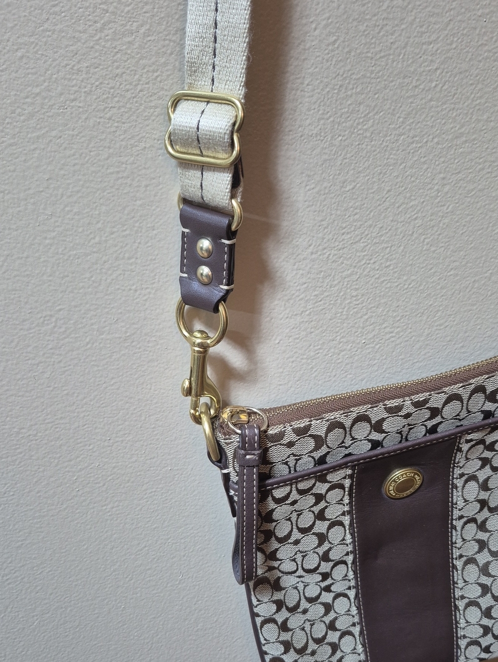COACH Signature Pattern Jacquard 'Swingpack' Crossbody Shoulder Bag - Picture 9 of 17
